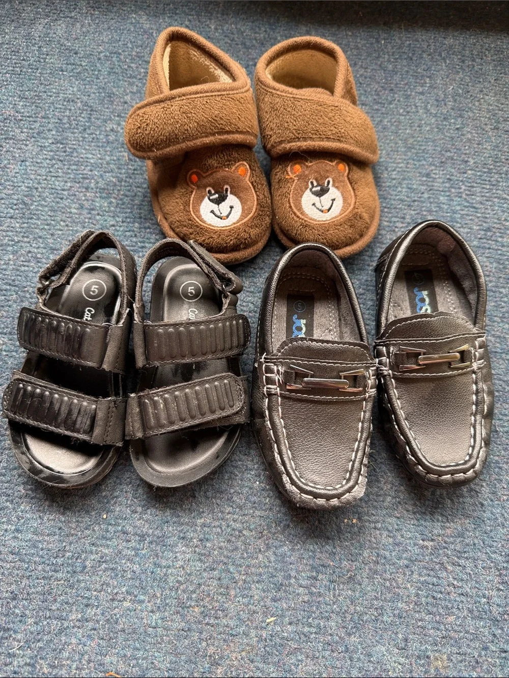 Size 5 boy shoes - Picture 1 of 4